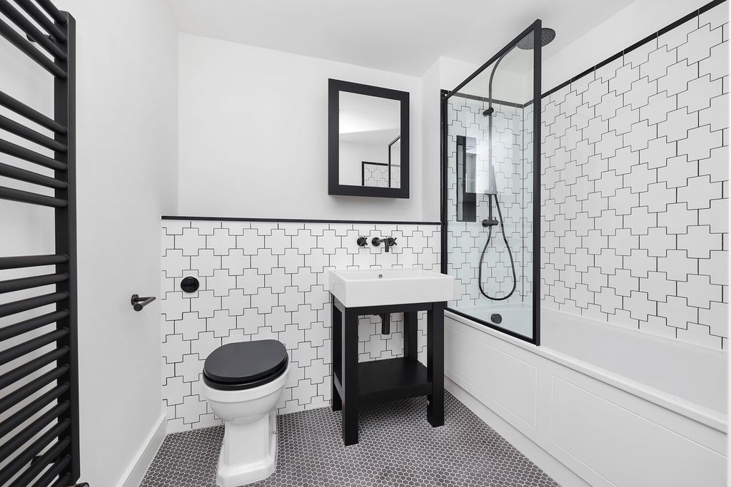 Property photo 2 of 16 Bathroom