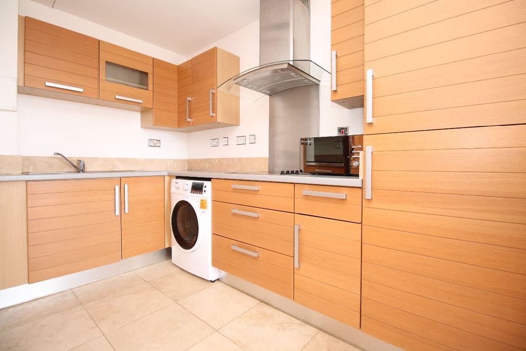 Additional image 8 of 1 bed flat to rentCity Tower, Limeharbour, Canary Wharf E14