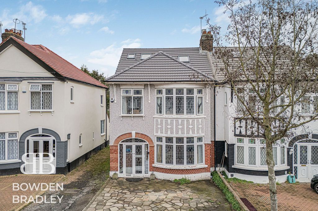 Property photo 1 of 31