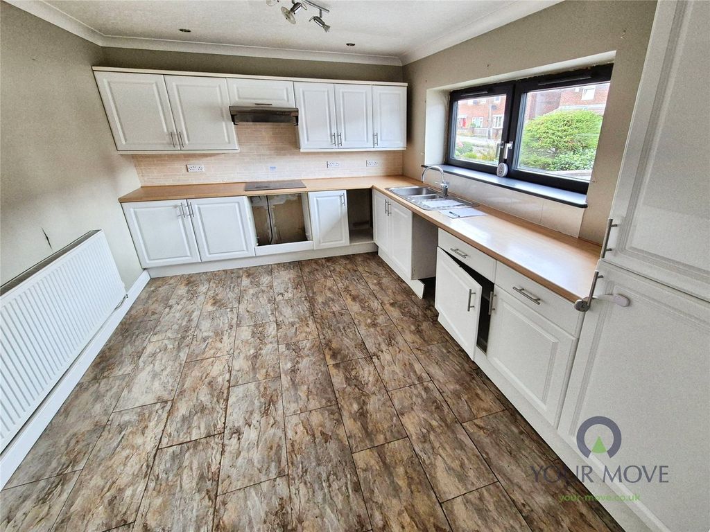 Property photo 3 of 13 Kitchen
