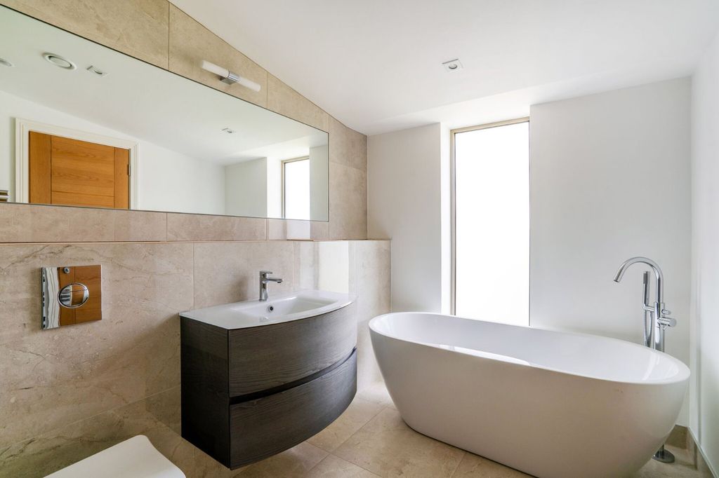 Property photo 2 of 16 Picture No. 30