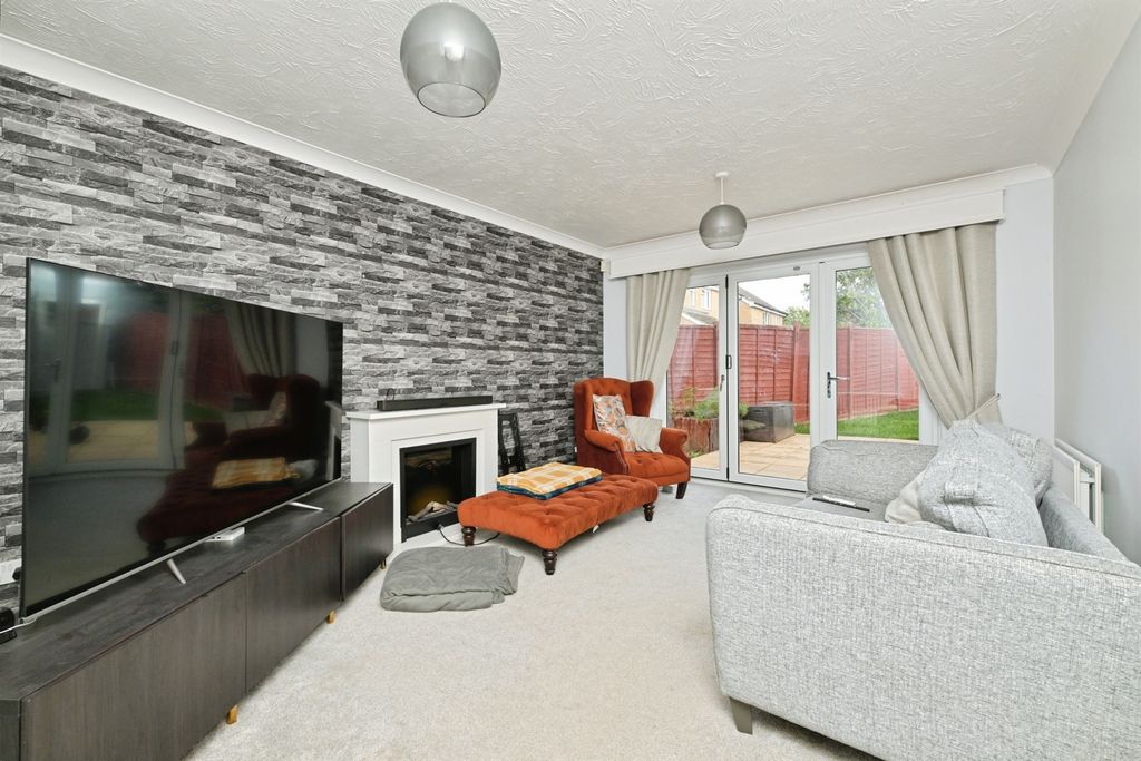 Property photo 3 of 17