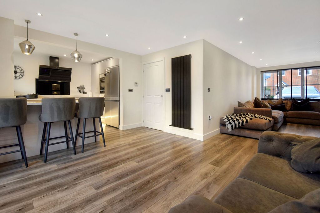 Property photo 2 of 23