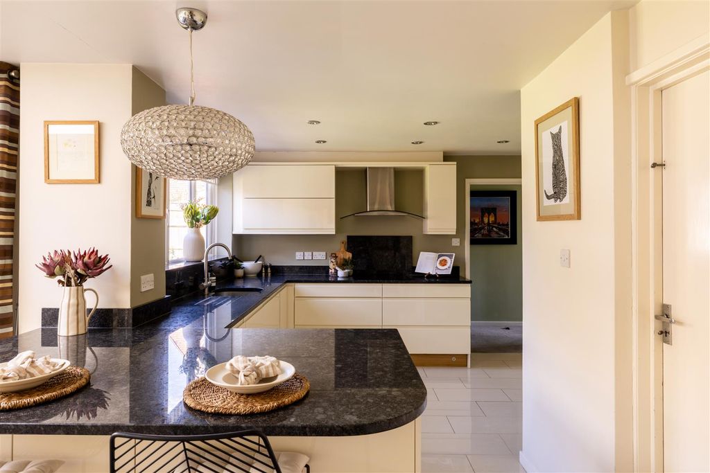 Additional image 11 of 4 bed detached house for saleBeaufort Close, Reigate RH2
