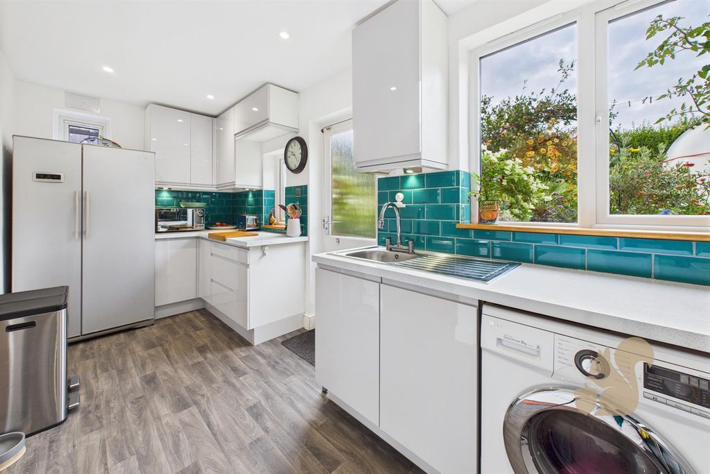Property photo 2 of 17 Kitchen