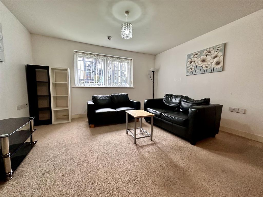 Property photo 2 of 10
