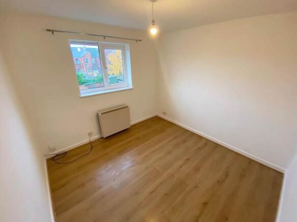 Property photo 3 of 5 Bed 1