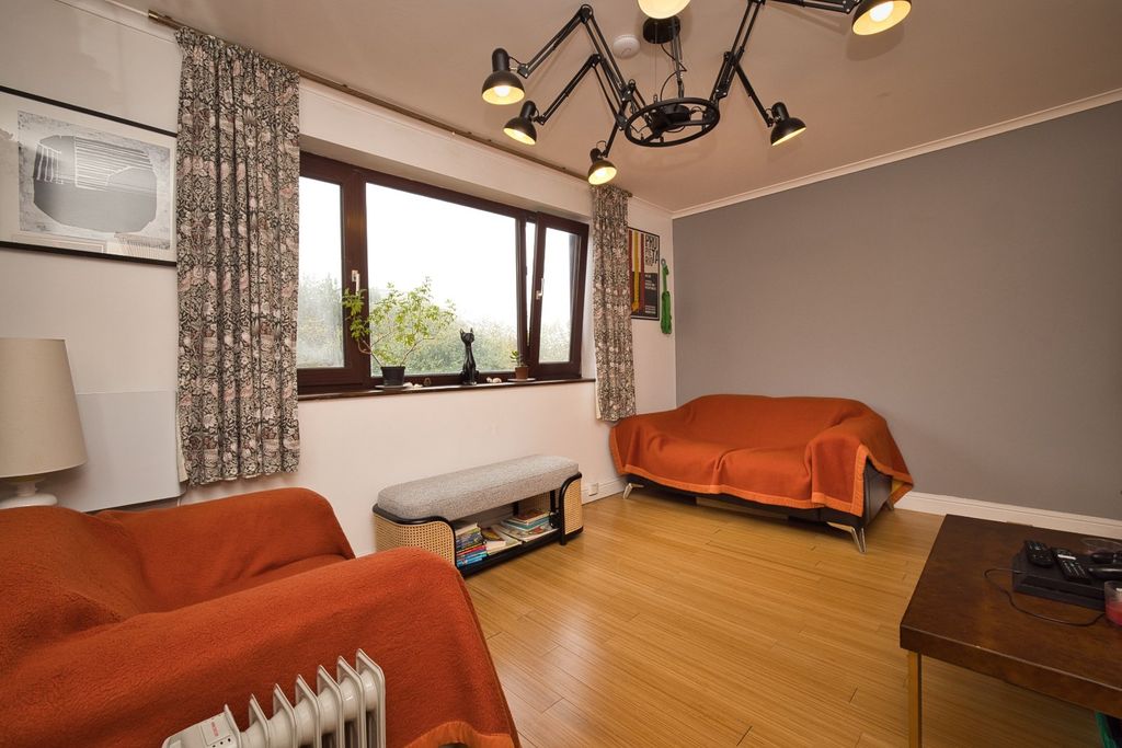 Property photo 2 of 8 Picture 2