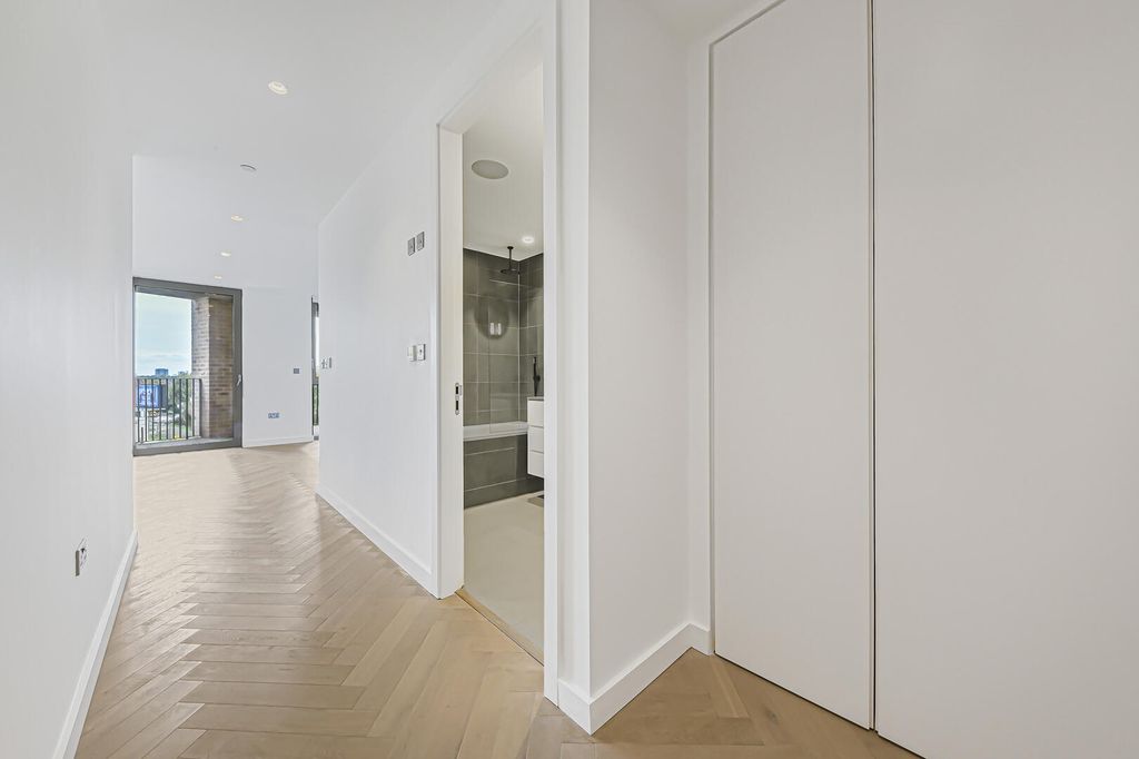 Property photo 3 of 15 Hallway