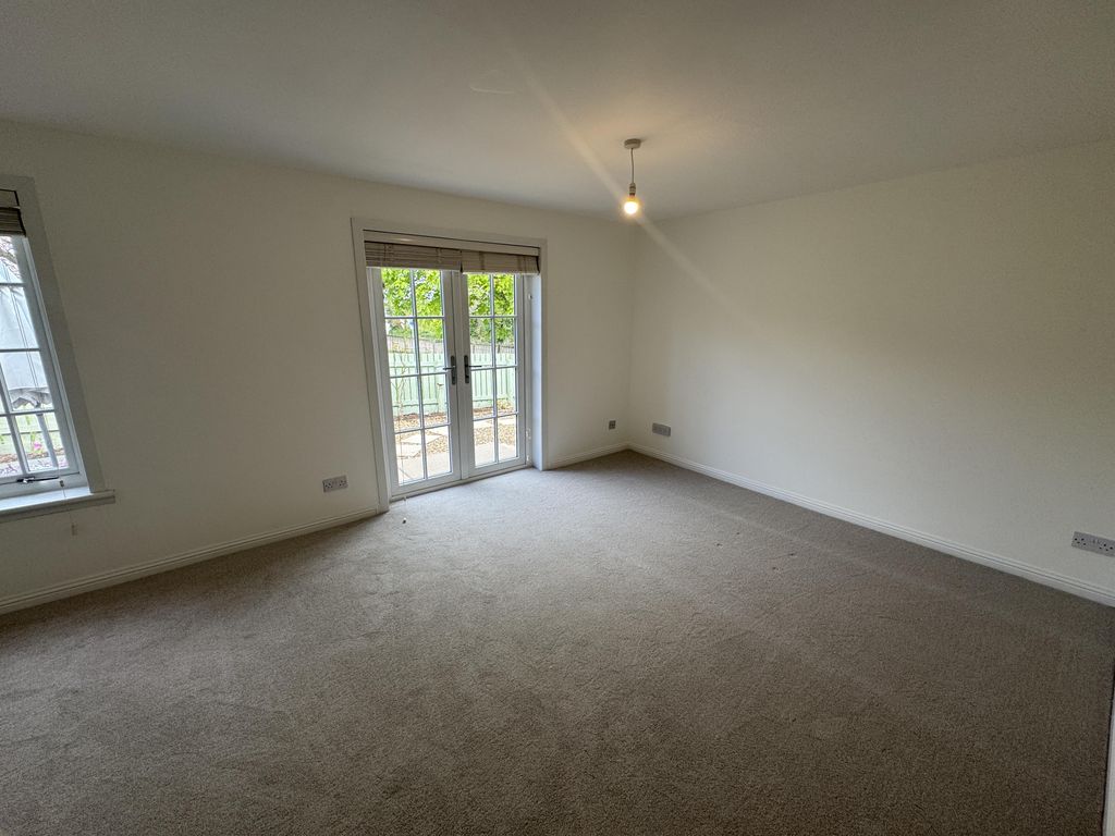 Property photo 2 of 31