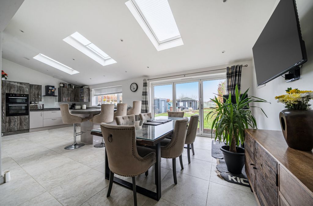 Property photo 2 of 13 1429104-17-69B2d4...