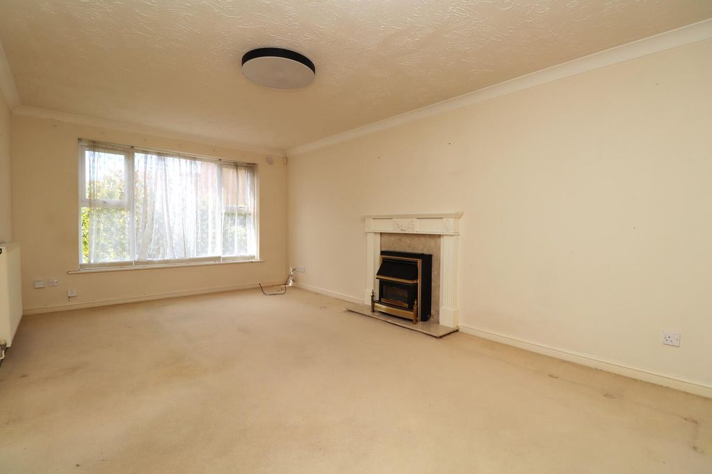 Property photo 2 of 45 Living Room