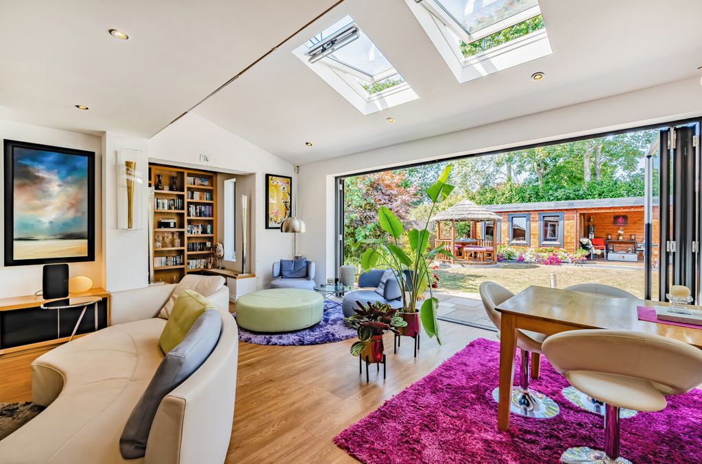 Property photo 1 of 47 1341163-19-689F33...