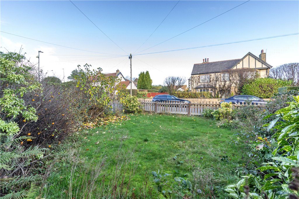 Property photo 2 of 20 Front Garden