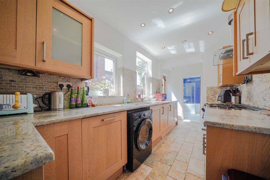 Property photo 3 of 28 Kitchen