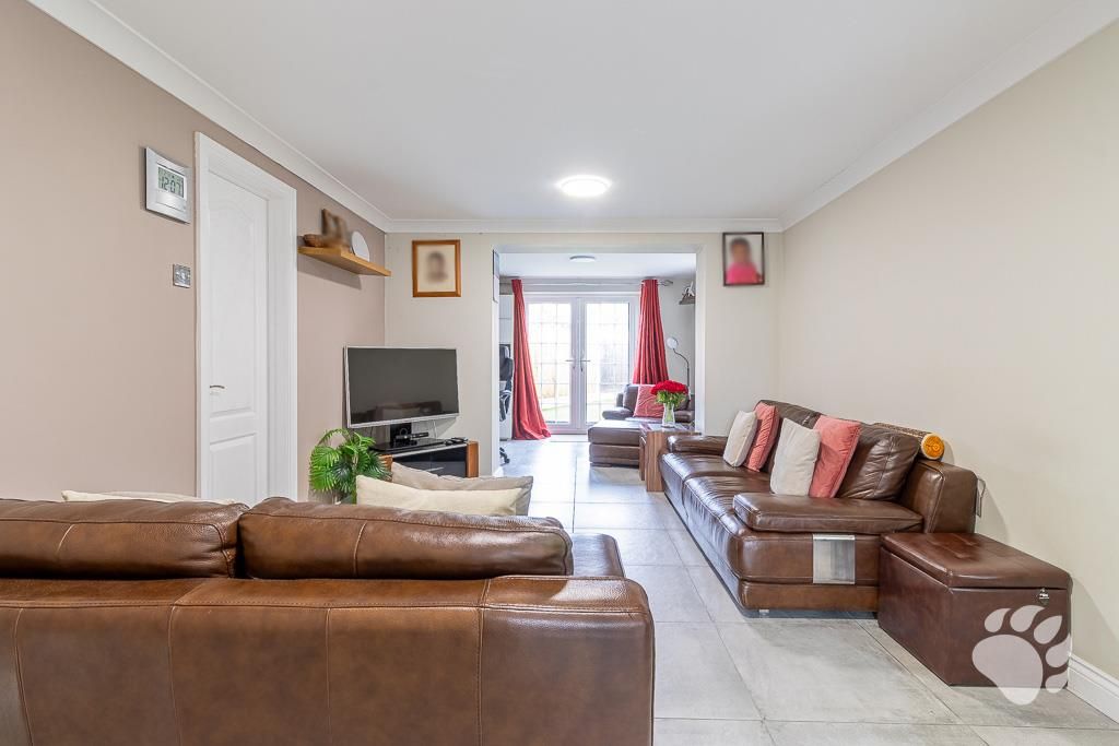 Property photo 3 of 18 Lounge