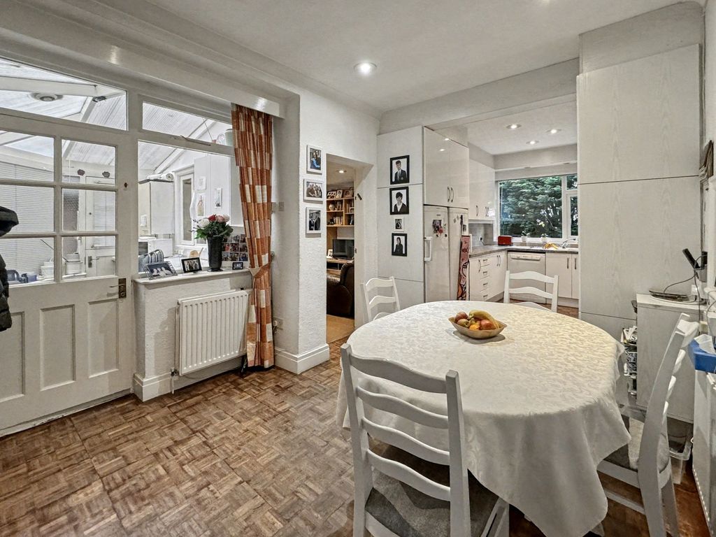 Property photo 3 of 32