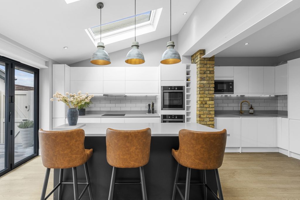 Property photo 3 of 24