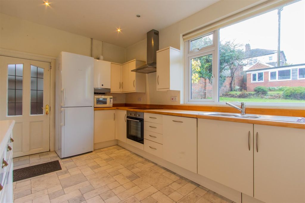 Property photo 2 of 20 Lake Road West 101-5.Jpg