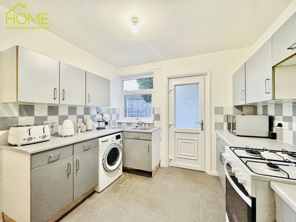 Property photo 2 of 19 Kitchen