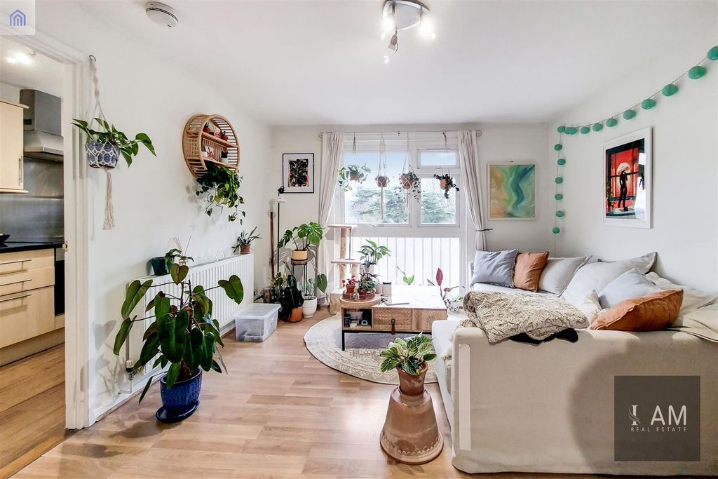 Property photo 2 of 11 Living Room