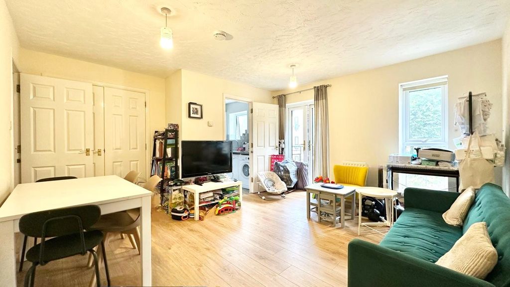 Property photo 2 of 11 Picture No. 12