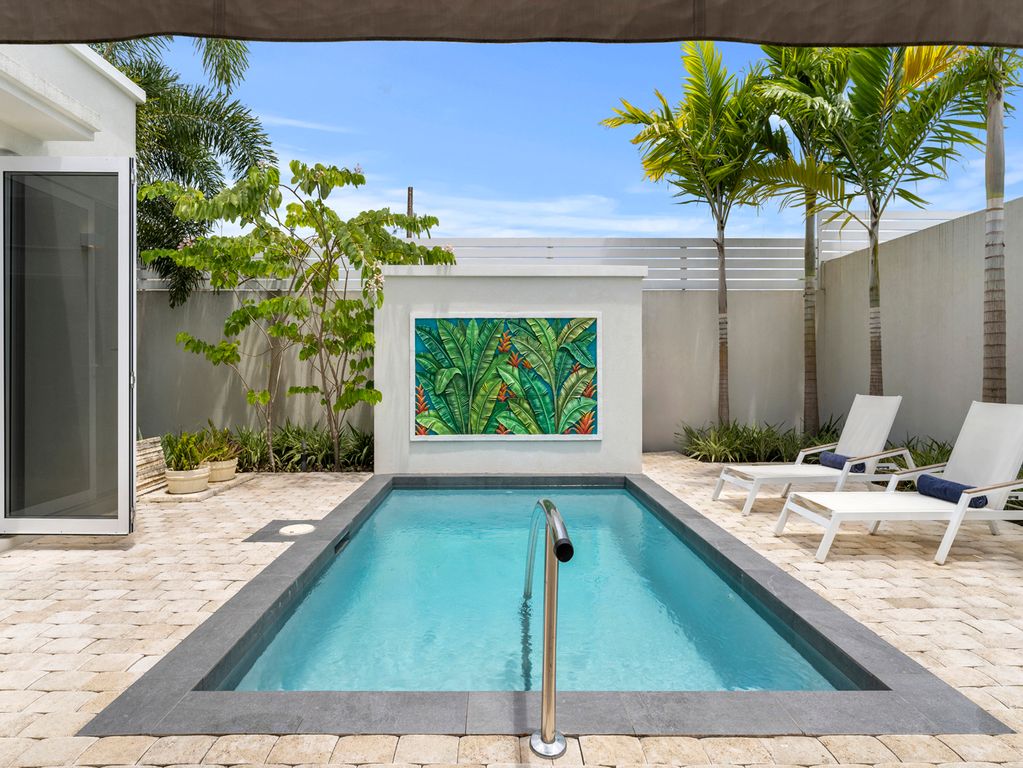 Property photo 2 of 15 Beautiful Pool