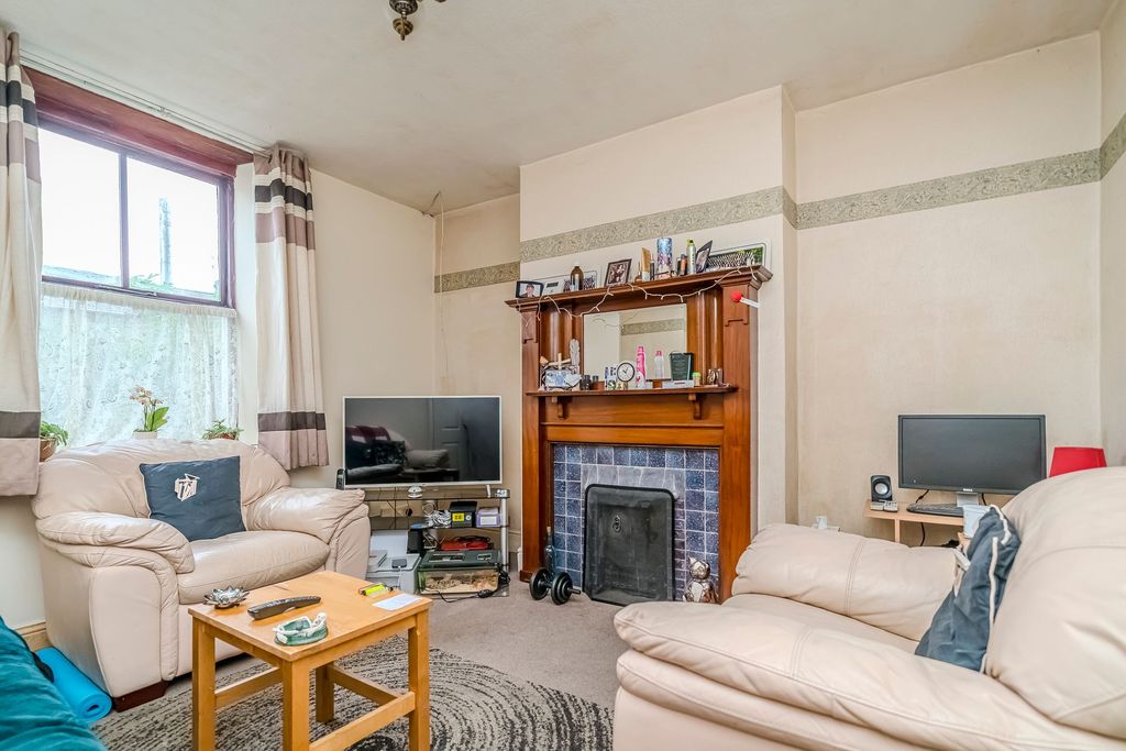 Property photo 2 of 20