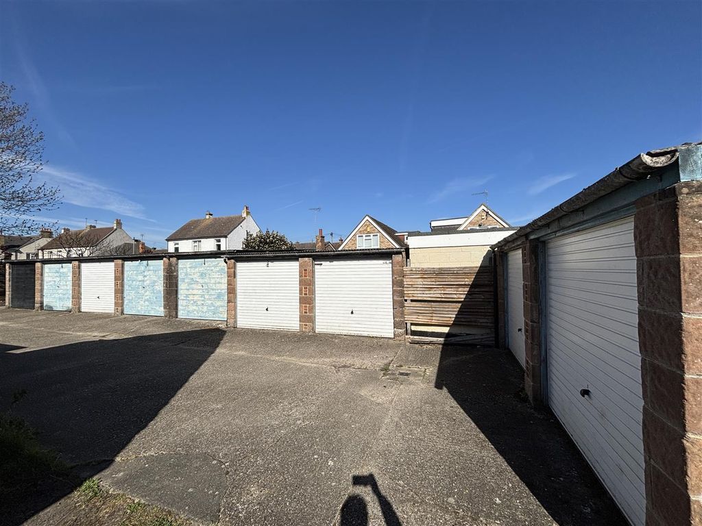 Property photo 3 of 5