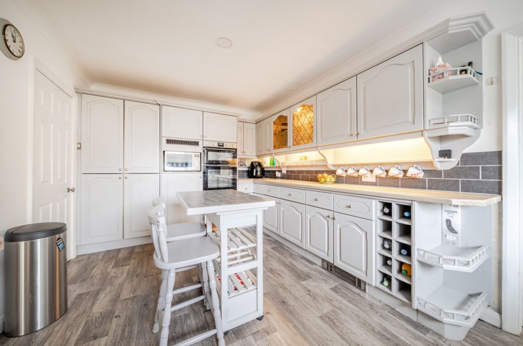 Property photo 2 of 32 1410171-10-6989c88B1Af47