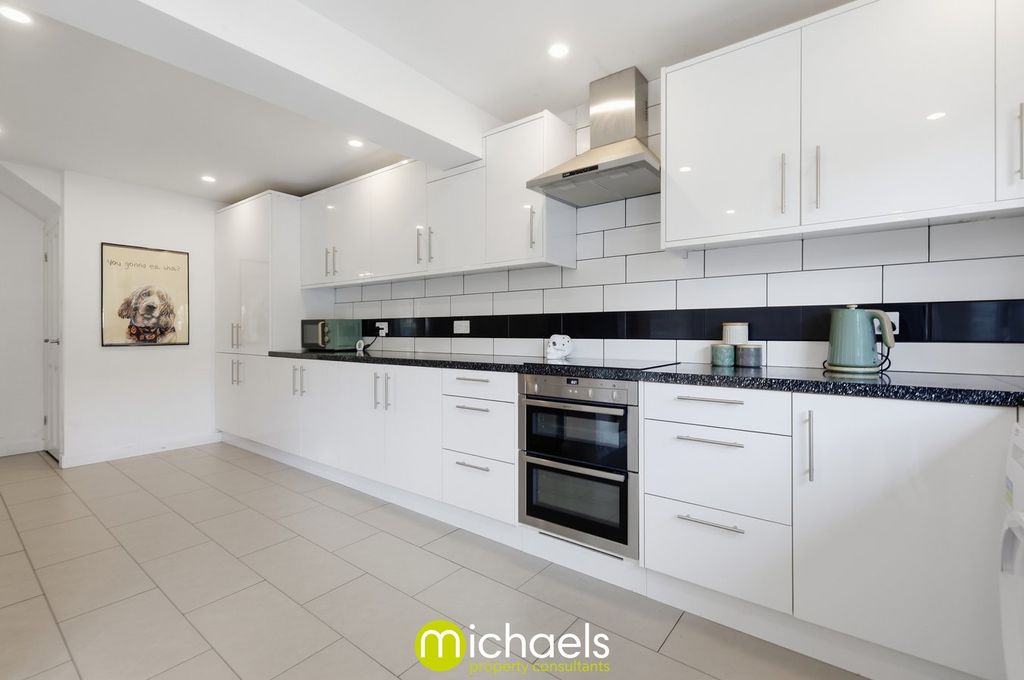 Property photo 2 of 21