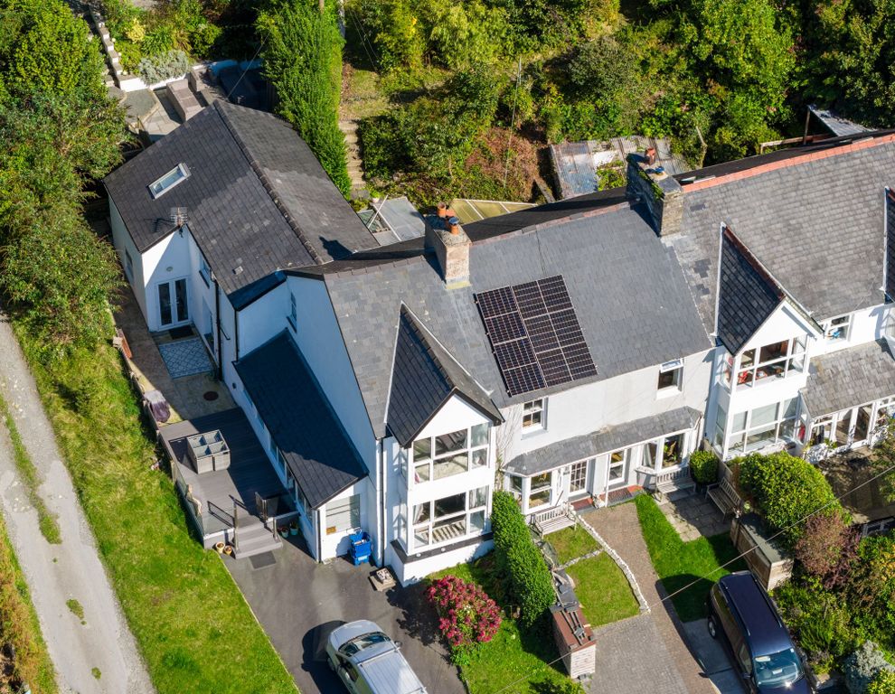 Property photo 1 of 32