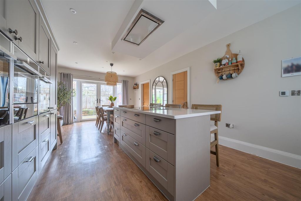 Property photo 3 of 32 1400922-14-69690B1401B52.Jpg