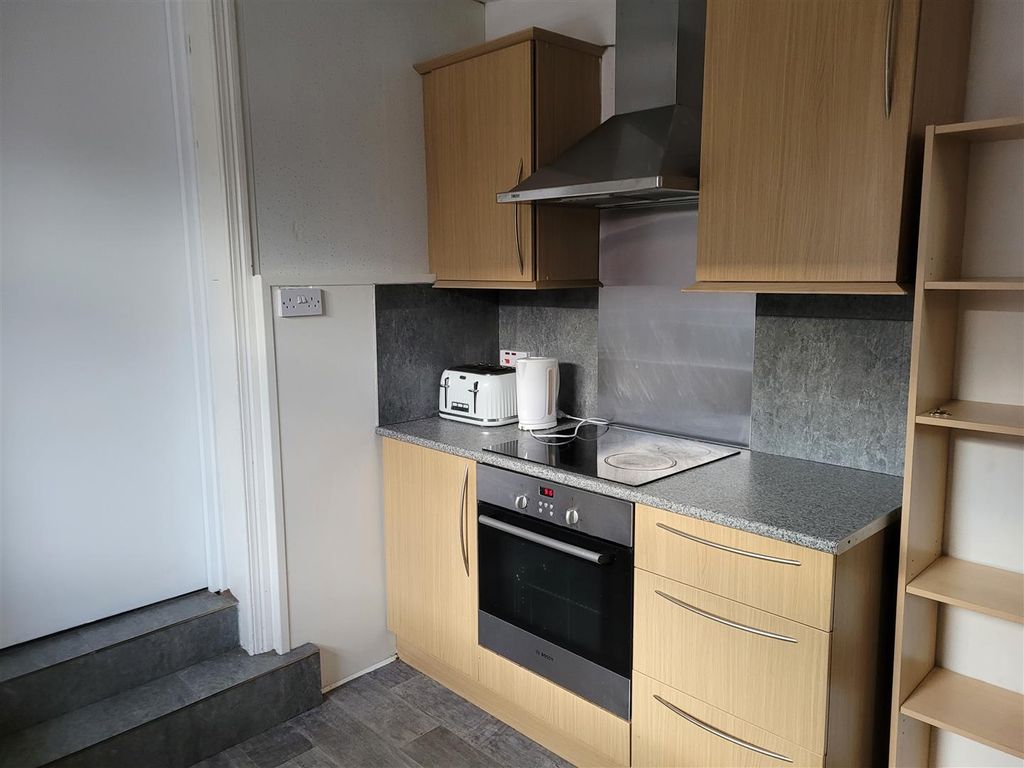 Property photo 3 of 14 Kitchen