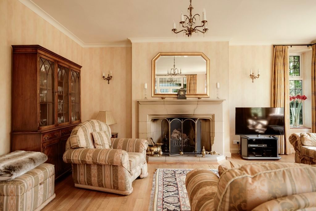 Property photo 3 of 28 Sitting Room