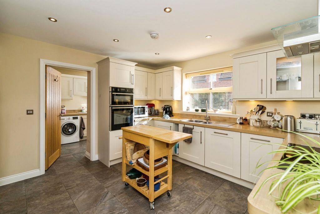 Property photo 2 of 26 Kitchen