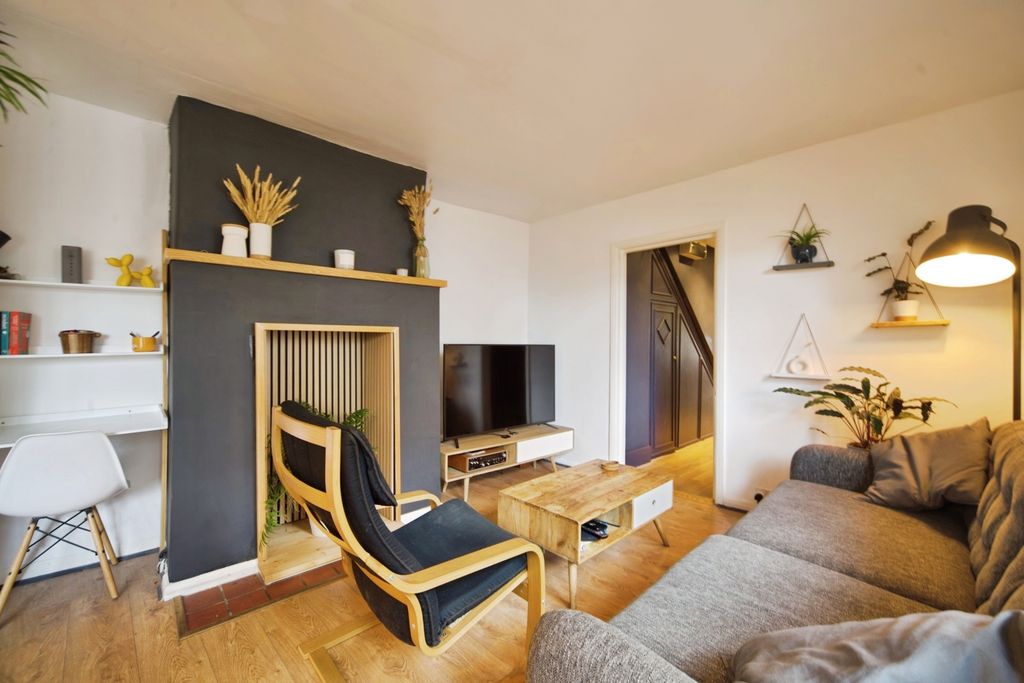 Property photo 2 of 16 Photo