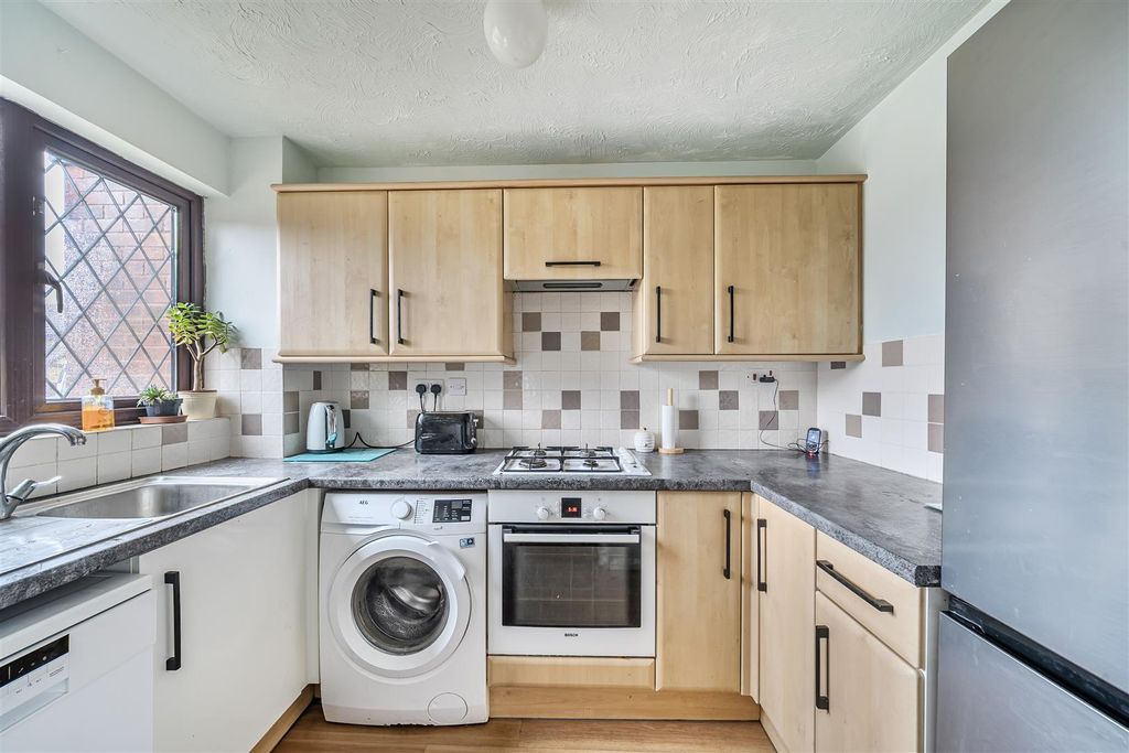 Property photo 3 of 18 Kitchen