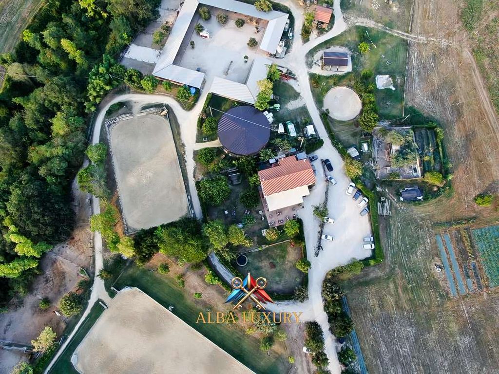 Property photo 2 of 38