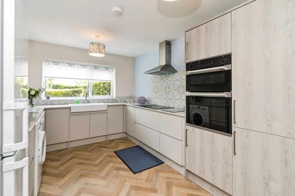 Property photo 3 of 21 Kitchen