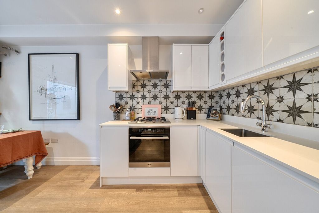 Property photo 3 of 16 Picture No. 20