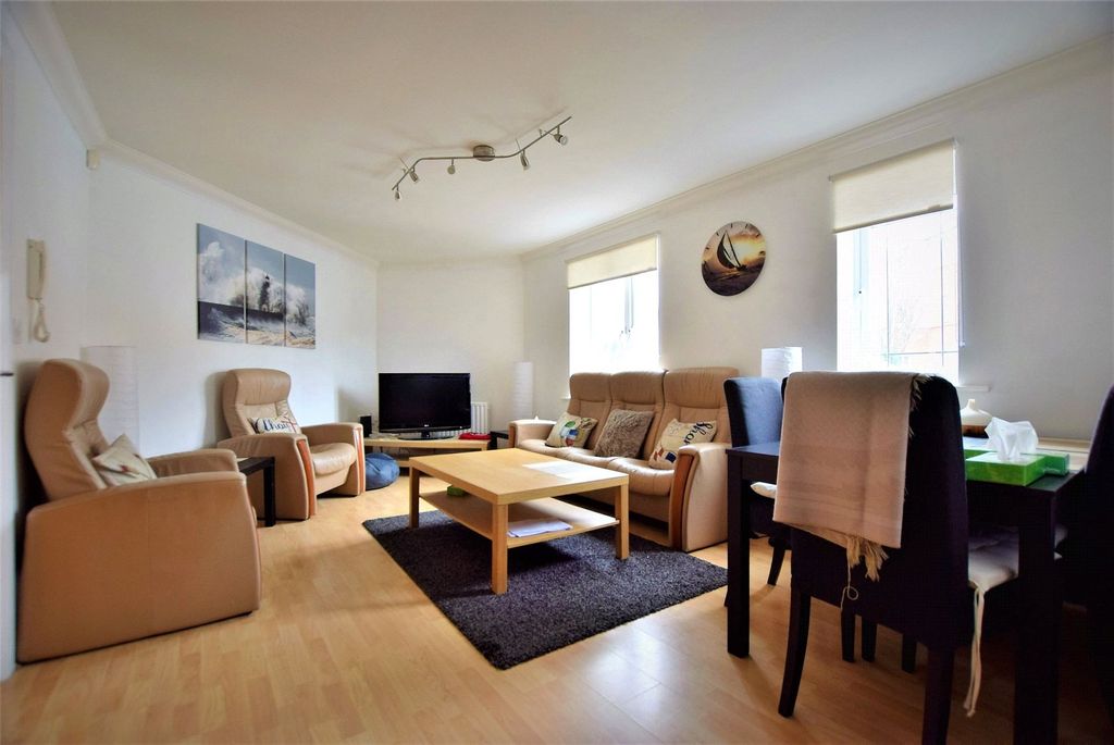 Property photo 3 of 6 Lounge