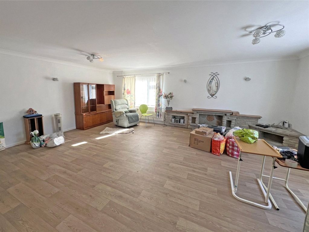 Property photo 2 of 14 Picture No. 17