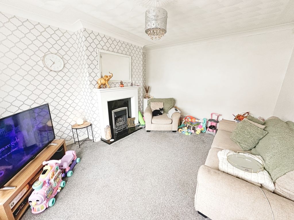 Property photo 3 of 33