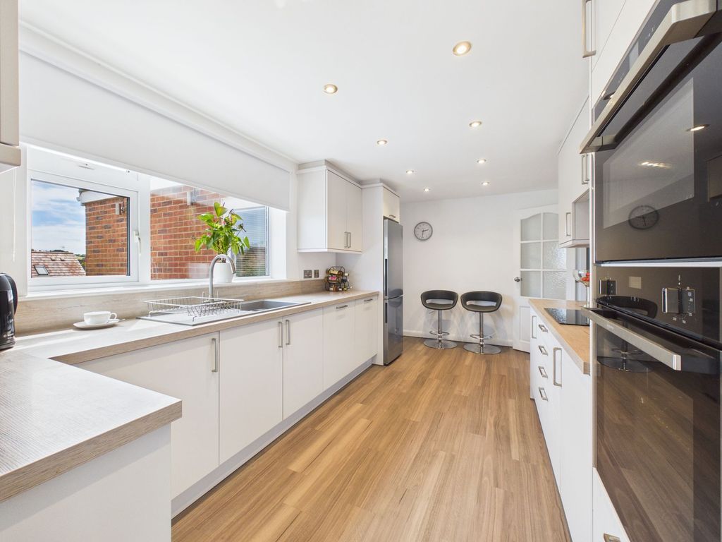 Property photo 3 of 25 Breakfast Kitchen