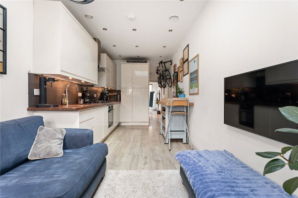 Property photo 3 of 12 Picture No. 02