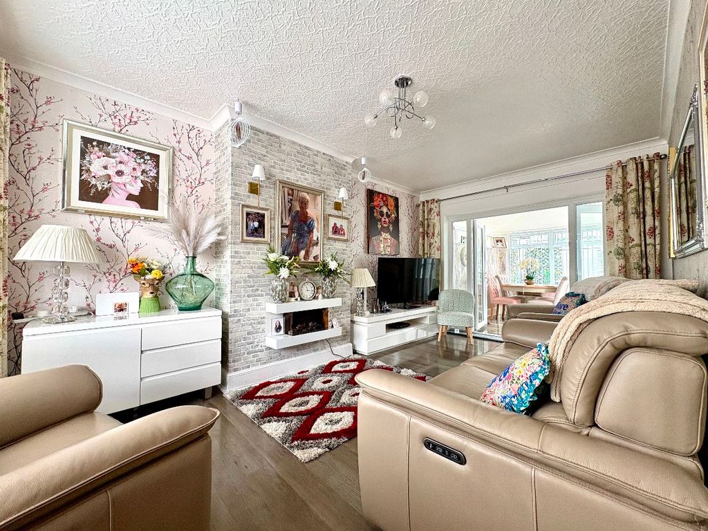 Property photo 2 of 27