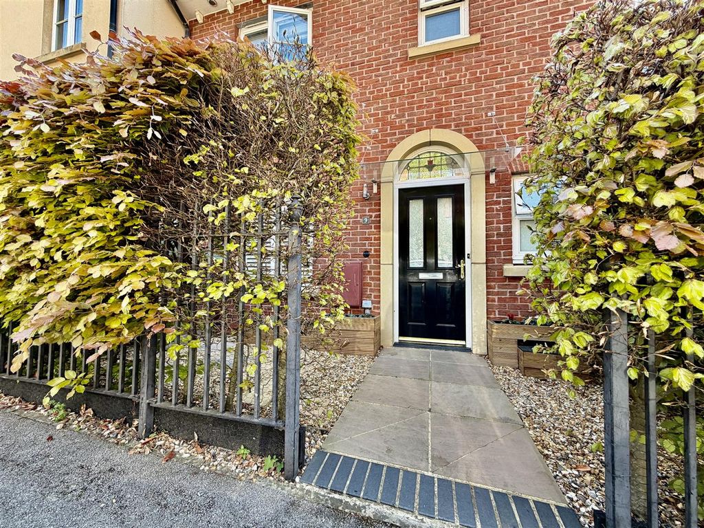 Property photo 1 of 22