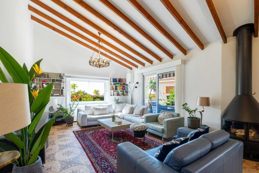 Property photo 1 of 30