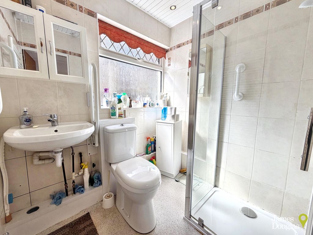 Property photo 3 of 20 Shower1